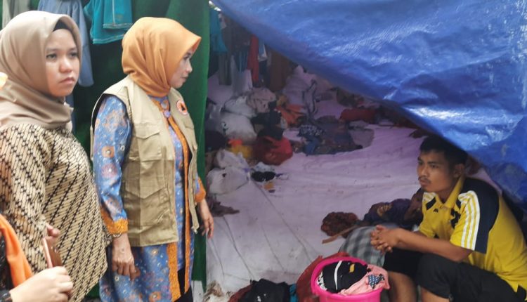 Kunjungi Korban Banjir Di Lebak Istri Walikota Serang Ngenes