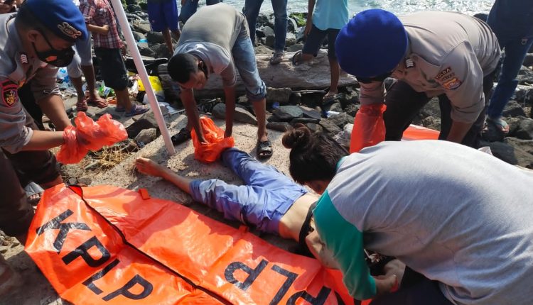 Warga Anyer Digegerkan Penemuan Mayat Tanpa Identitas Di Pantai Paku