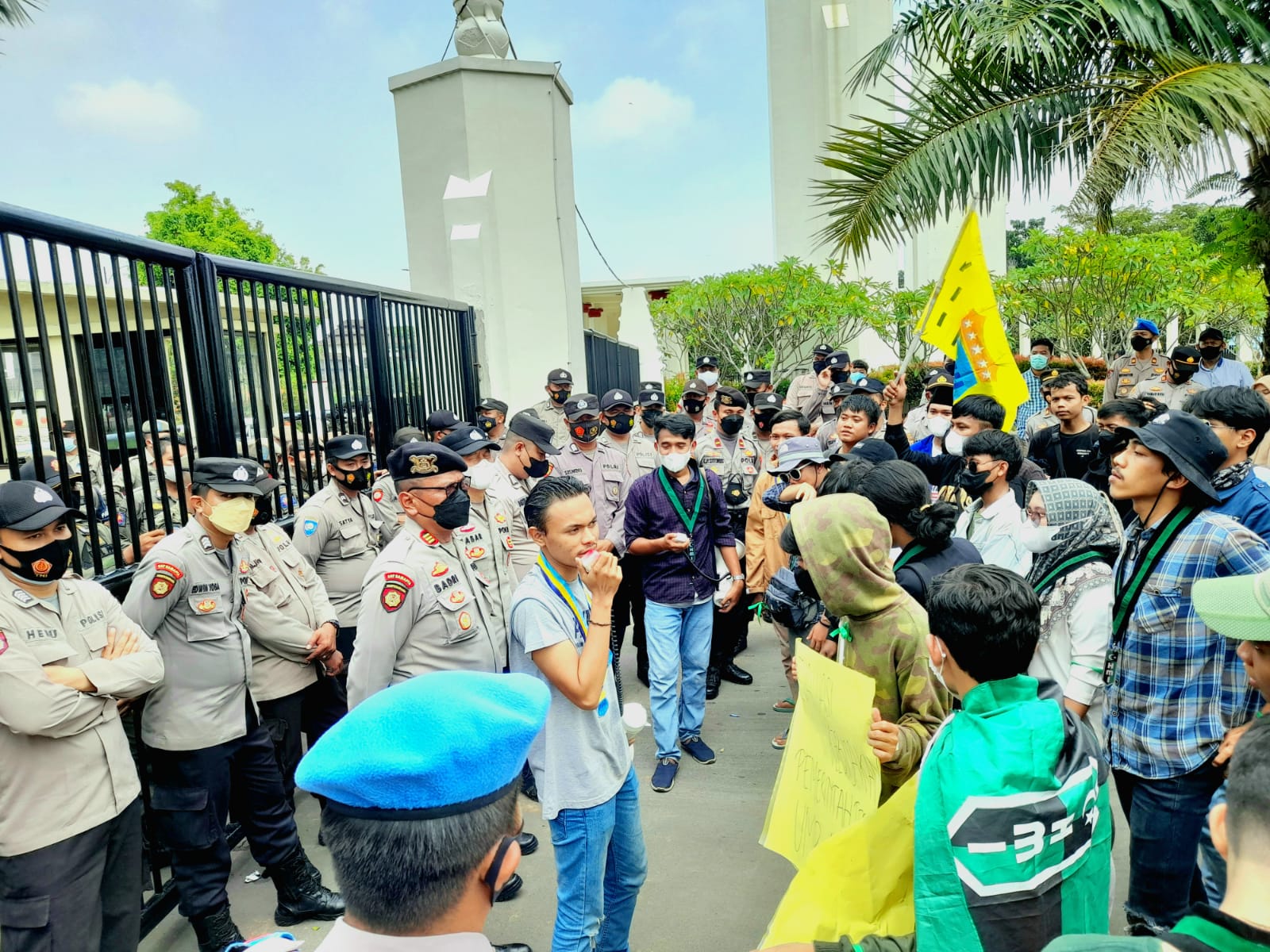 Gelar Aksi Di Kp B Mahasiwa Lebak Beri Wh Raport Merah Faktabanten Co Id