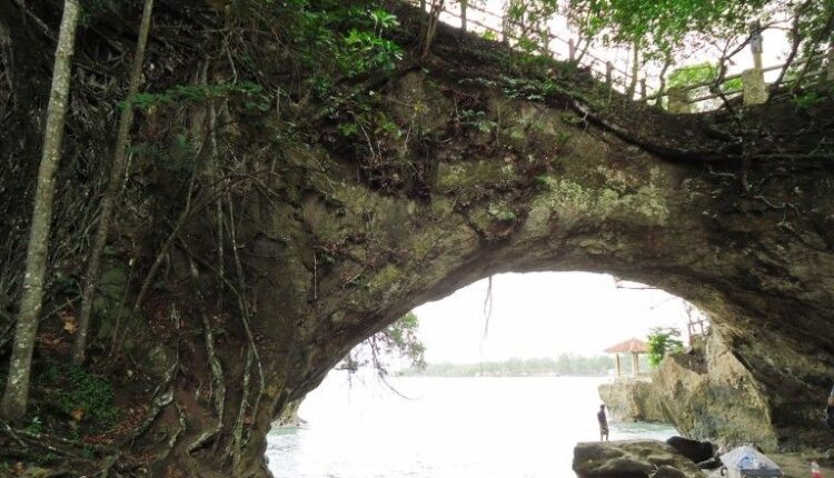 Rekomendasi Tempat Liburan Di Kabupaten Serang Pantai Karang Bolong