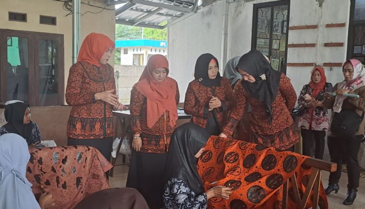 Motif Batik Krakatoa Diperkenalkan Dalam Rakorkomwil Iii Apeksi Di