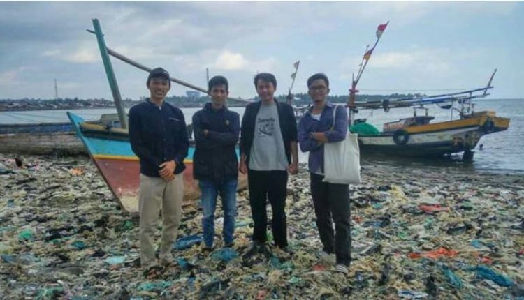 SAMPAH PANTAI TELUK