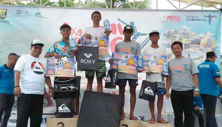 Remaja Cinangka Raih Juara  di  Kontes Surfing Piala  Bupati 