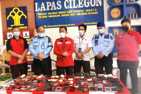 Razia Gabungan di Lapas Cilegon, Petugas Sita Puluhan HP dari Warga Binaan