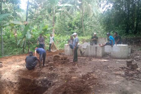 Demi Menjaga Lingkungan, Warga Tegalwangi Menes Bangun TPS Mandiri