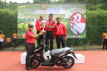 Komandan Grup 1 Tutup Turnamen Tenis Danjen Kopassus Cup 2022 dalam Rangka HUT Ke-70 