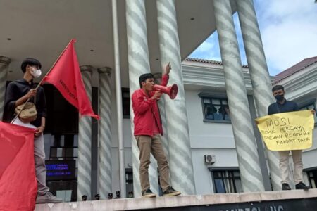 Kritisi Pembiaran Waralaba Tak Berizin, LMND Sebut Pemkab Pandeglang Rugi Puluhan Juta Pertahun