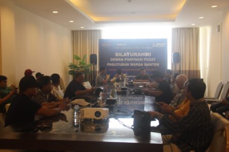 DPP puWnten Galang Beasiswa Bagi Mahasiswa Banten Kurang Mampu