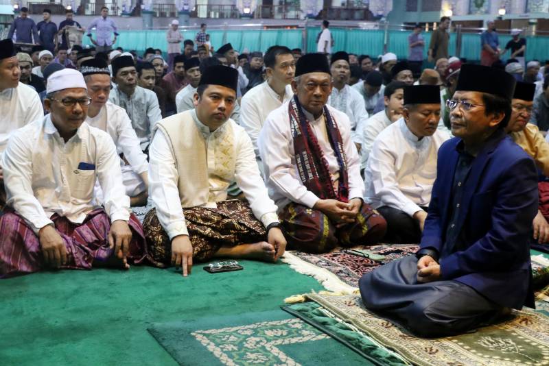 Walikota Tangerang Beri Hadiah Umroh untuk Jamaah yang Rajin Tarawih di Masjid Al-A’zhom – Faktabanten.co.id