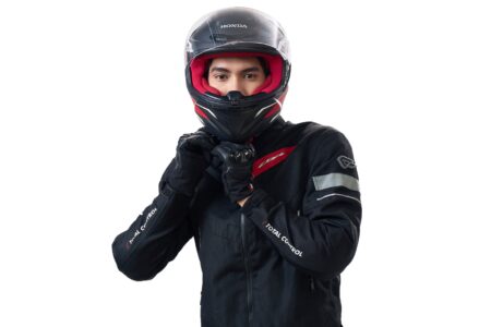 Cek 5 Perlengkapan yang Wajib Dikenakan Pemotor