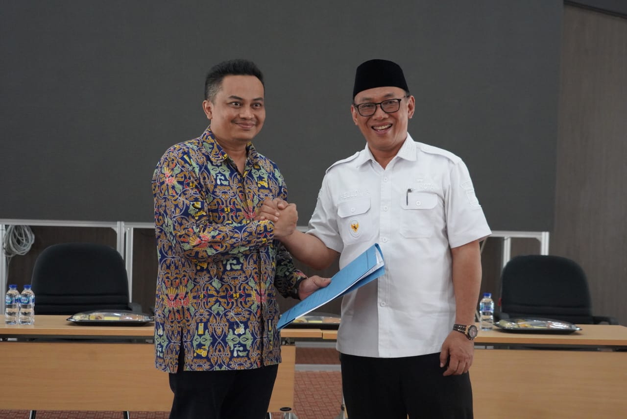 Walikota Cilegon Helldy Agustian bersama Kepala Balai Pelaksanaan Jalan Nasional Banten Wahyu Supriyo Winurseto /Dok
