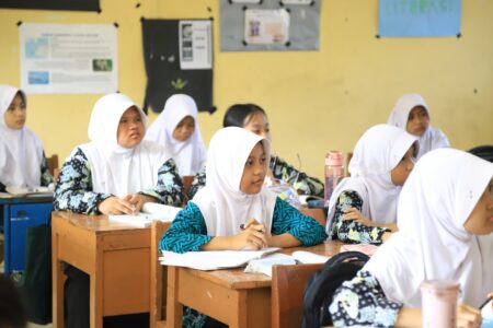 Hari Batik Nasional, Sekolah hingga Pelayanan Publik di Kota Tangerang Kompak Kenakan Batik