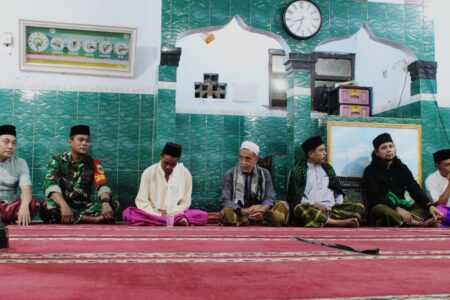 Jalin Silaturahmi dengan Warga, Muspika Saketi Laksanakan Tarawih Keliling