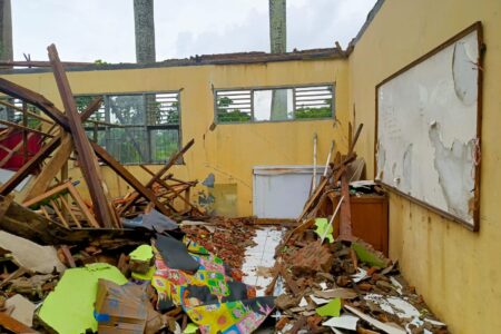 Bangunan Kelas SMP Negeri 2 Cikeusal Ambruk Minta Rehabilitasi, Siswa Terpaksa Belajar di Aula