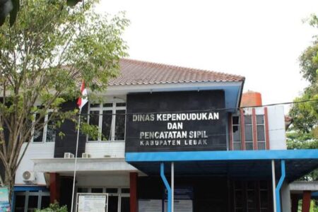 Warga Serbu Disdukcapil Lebak untuk Urus e-KTP Usai Libur Lebaran, Permintaan Blangko Melonjak