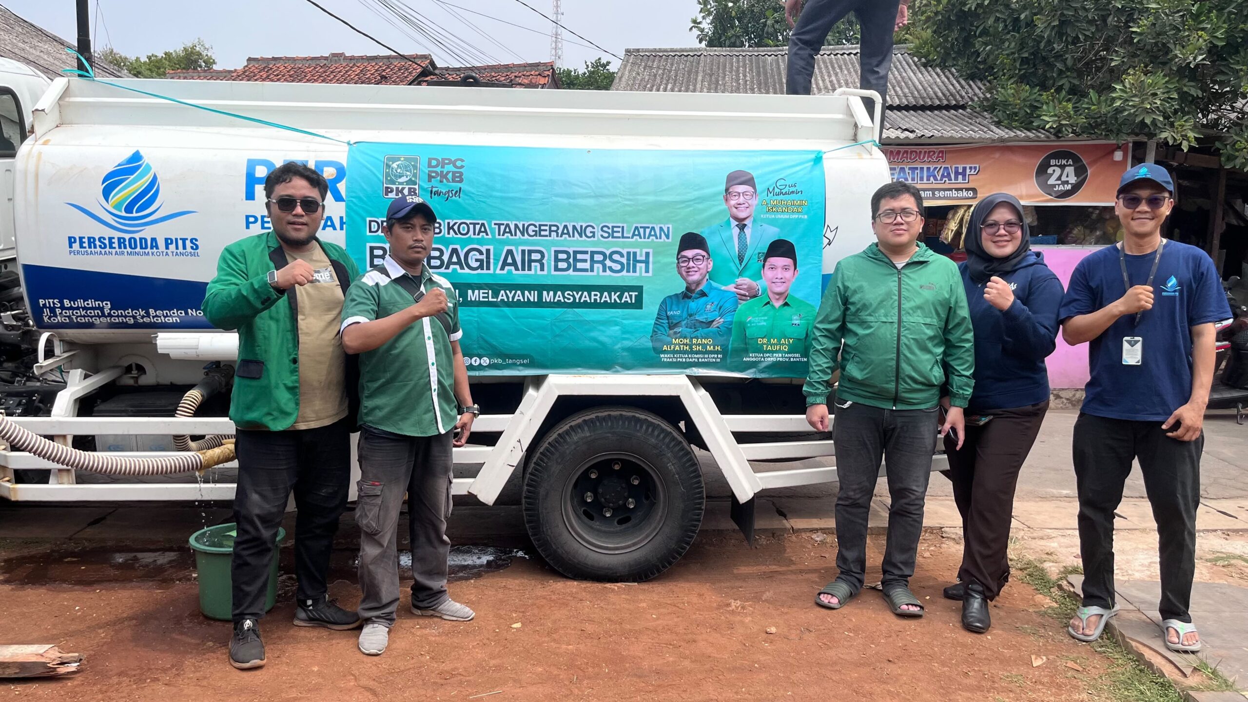 Jumat Berkah, DPC PKB Tangsel dan Relawan Rano Alfath Salurkan Bantuan ...